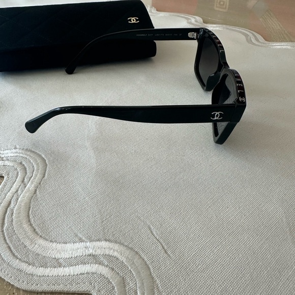 CHANEL Polarized Sunglasses with Case - Picture 4 of 9